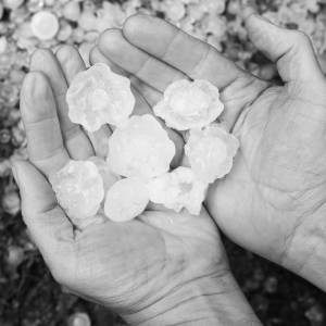 Hiszpania: nie żyje półtoraroczna dziewczynka. Zmarła po uderzeniu gradowej kuli