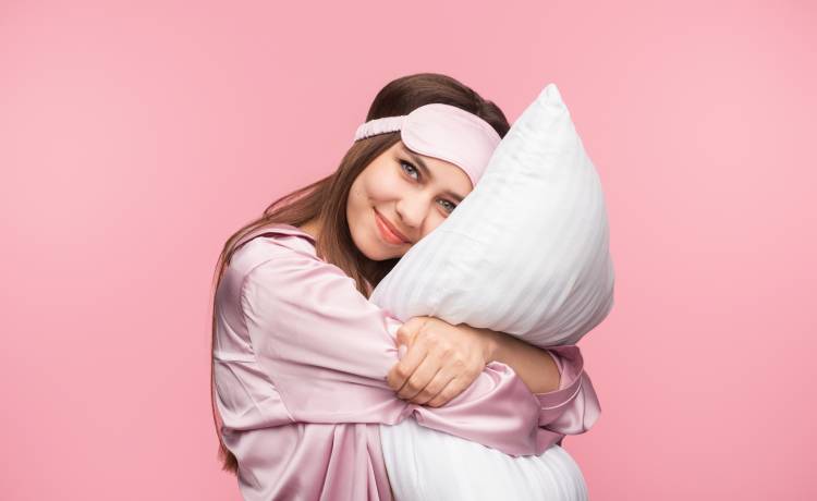 Wsyp do pralki i zapomnij o żółtych poduszkach! Prosty trik na świeżość, fot. Shutterstock