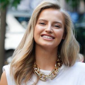 Karolina Pisarek w opinającej sukience. Internauci zasypali modelkę komplementami 