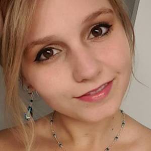 Robiła sobie zdjęcie na klifie - poślizgnęła się i zginęła. Uratowała dwie osoby