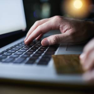 Mail od NFZ z informacją o „darmowej apteczce”? To oszuści