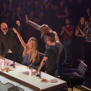 Jego wersja "The Sound of Silence" przejdzie do historii "Mam talent". 24-latek zgarnął "złoty przycisk" od wszystkich jurorów i prowadzącego! [WIDEO]