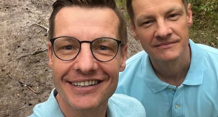 Marcin Mroczek pokazał zaskakujące zdjęcie z planu "M jak miłość"! "Trzeci brat wpadł w odwiedziny"