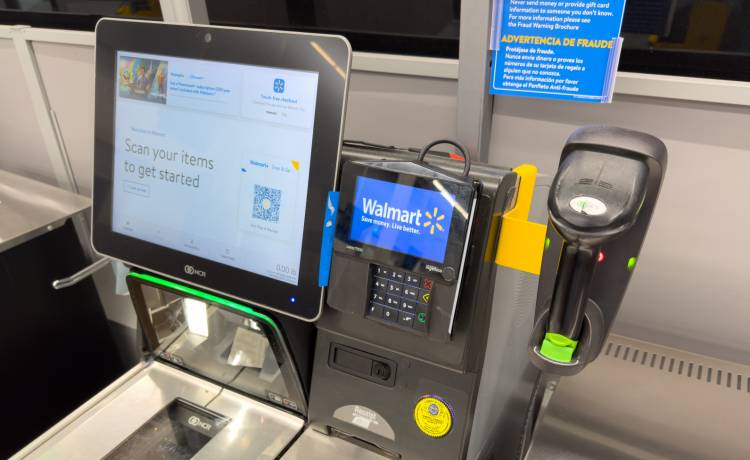 Kasa samoobsługowa w sklepie Walmart, fot. Shutterstock/ZikG