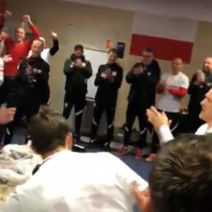 Euforia w szatni! Tak Biało-Czerwoni świętowali. Jedziemy na Mistrzostwa Świata 2022 [WIDEO]                                                                     