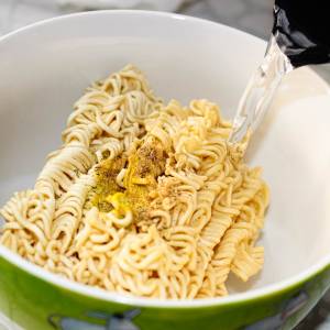 Partia zupy instant wycofana! GIS ostrzega przed niebezpieczną substancją