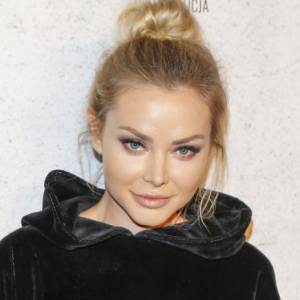 Ola Ciupa kusi głębokim dekoltem! Gorąca fotka z wakacji rozpala wyobraźnię                          