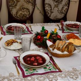 Co symbolizują potrawy wigilijne? Odkrywamy tajemnice świątecznego stołu