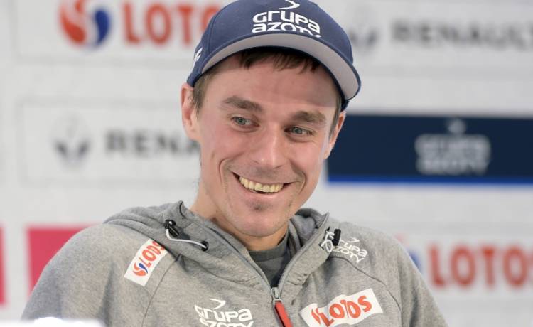 Domniemana partnerka Piotra Żyły w bikini na łódce. Skoczek też pochwalił się zdjęciem znad wody