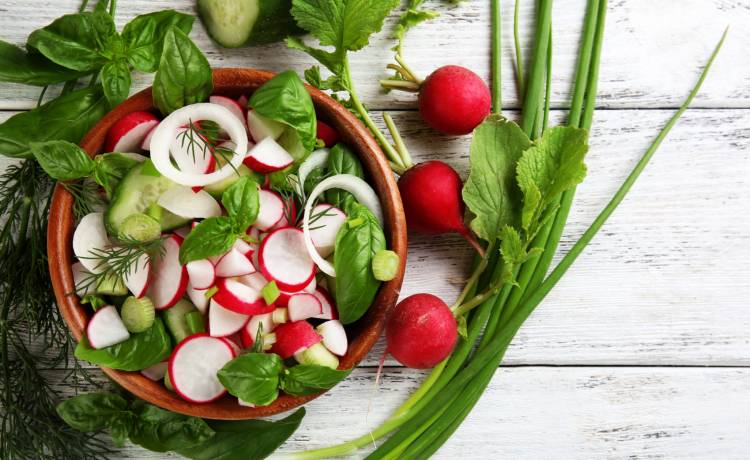 Ta wiosenna sałatka to hit! Sprawdzi się na wszystkie okazje [PRZEPIS ANI STARMACH]