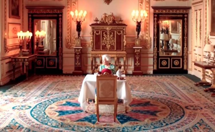 Miś Paddington złożył życzenia Królowej Elżbiecie II! [WIDEO]