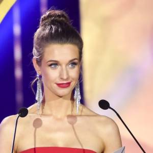 Julia Kamińska oddała się w ręce specjalistów. Efekt zwala z nóg! Gwiazda "BrzydUli 2" pokazała nowe zdjęcia         