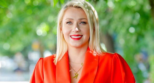 Kasia Cerekwicka seksownie. Wokalistka na zmysłowych fotografiach 