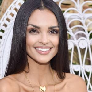 Klaudia El Dursi w białej sukience. Fani: "Jak na ślub", "Najpiękniejsza kobieta w Polsce" 