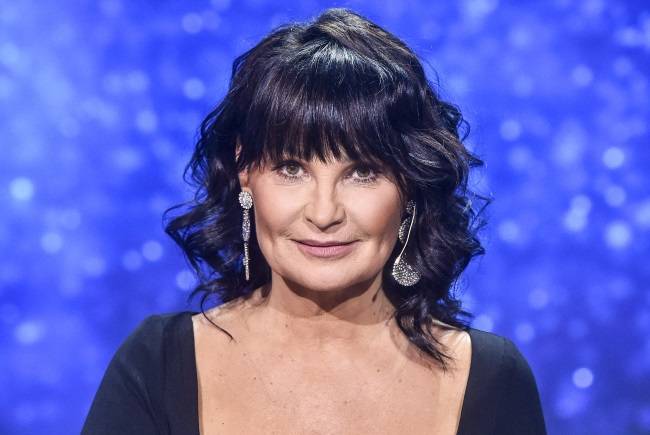 Iwona Pavlović niczym Pamela Anderson! Jurorka "Tańca z Gwiazdami" w kostiumie kąpielowym zachwyciła internautów [WIDEO]             