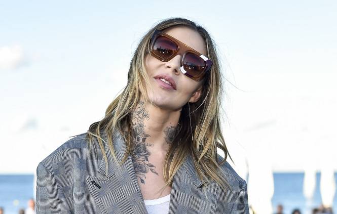 Sablewska pokazała gorący film prosto z łóżka. Wije się w prześwitującej bieliźnie