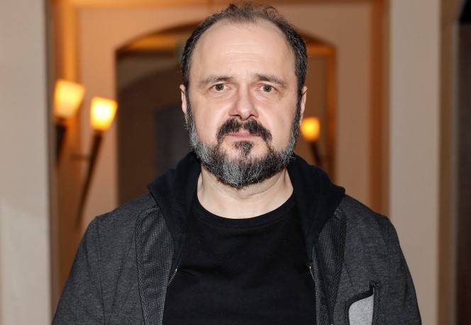 Arkadiusz Jakubik pożegnał mamę. Aktor opowiedział o stracie. "Przychodzi w snach, w myślach"                                                                     