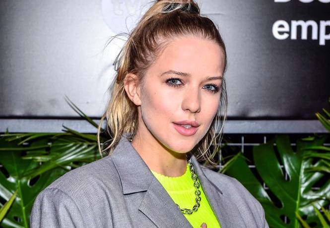 Jessica Mercedes nago przed lustrem. Blogerka zachwyca opalonym ciałem. "Najodważniejsze i najseksowniejsze zdjęcie"