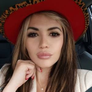 Ukochana Krzysztofa Skiby pokazała ślubny makijaż. Postawiła na klasykę [FOTO]