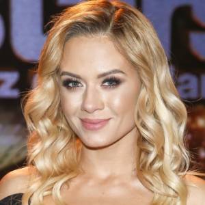 Kasia Dziurska eksponuje pośladki. Celebrytka zachwyca nad basenem [FOTO]