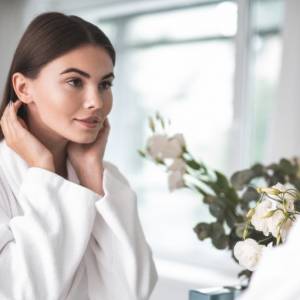 Jak złagodzić podrażnienie po retinolu? Najlepsze sposoby 