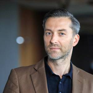 Marcin Molenda nie chce mówić o przeszłości. Już wiadomo, co ukrywa anestezjolog w "Na dobre i na złe"