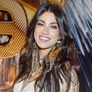 Hyży nago w mleku! Wokalistka pozowała do zdjęć w wannie [FOTO]