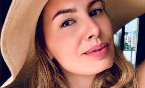 Agnieszka Hyży prezentuje swoje wdzięki w przydomowym basenie! Tak wygląda lato w mieście