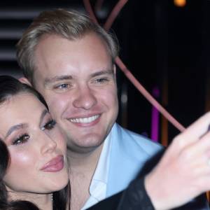 Tajemnice wychodzą na jaw. Co działo się na ślubie Roxie i Kevina?