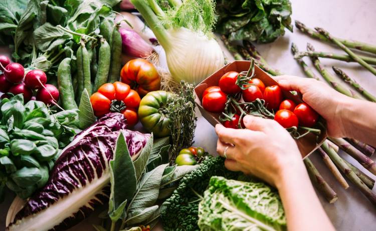 Zimowy detoks. Co jeść, a czego nie jeść, by poczuć się lepiej po świętach?