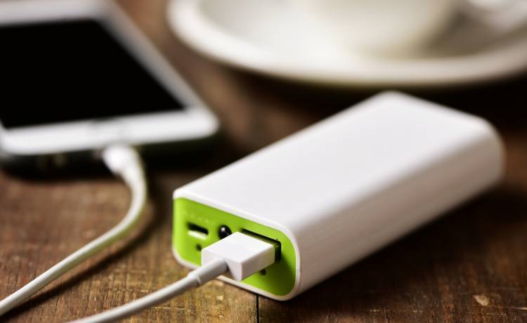 Powerbank podłączony do... tego samego powerbanku! Co może się stać?