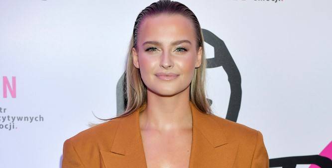 Karolina Pisarek odsłania nogi na najnowszych fotografiach, a internauci szaleją z zachwytu: "Zakochałem się"