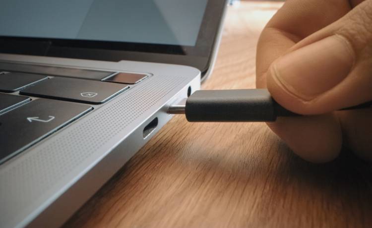 Jak sprawić, by laptop zużywał mniej energii? Wystarczy kilka prostych zmian!