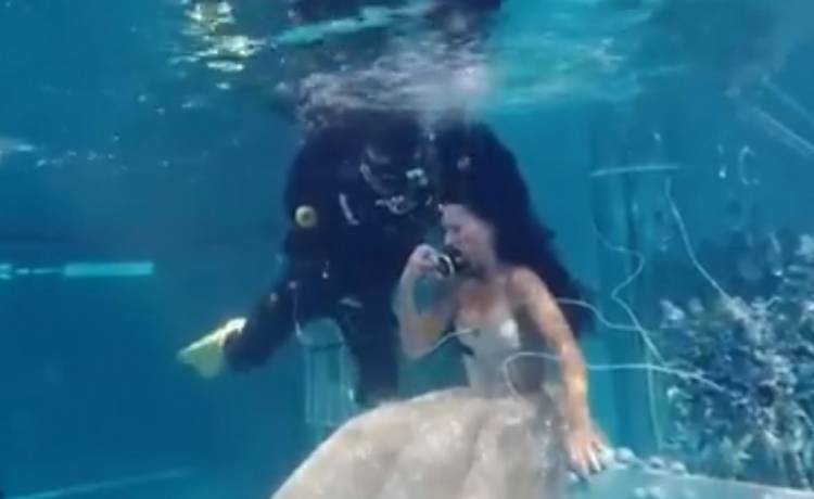 Justyna Steczkowska topiła się pod wodą! Teraz śmiało pozuje w podwodnych kadrach