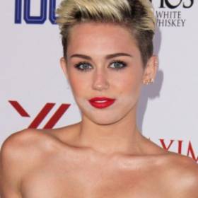 RMF Extra: Miley Cyrus komentuje powody rozstania z Liamem Hemsworthem. Wokalistka opublikowała szczery komentarz