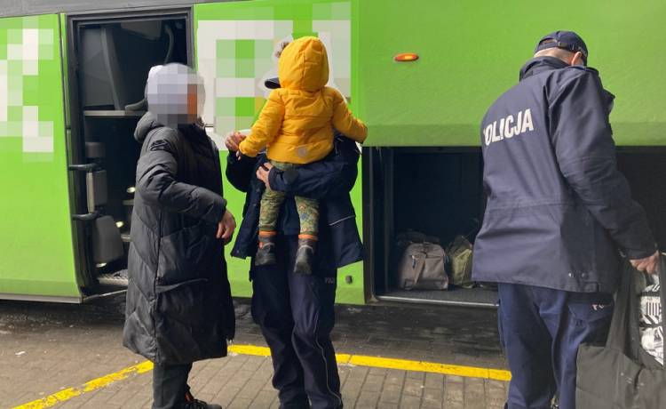 Podczas postoju chciała zrobić mleko dla dziecka. Nie zdążyła wrócić do autobusu