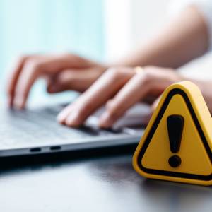 Uważaj na tytuły przelewów! Eksperci ostrzegają przed nieprzemyślanymi żartami