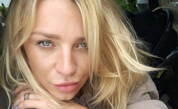 Martyna Gliwińska pozuje nago z synkiem w wannie. Zdjęcia wzbudziły kontrowersje