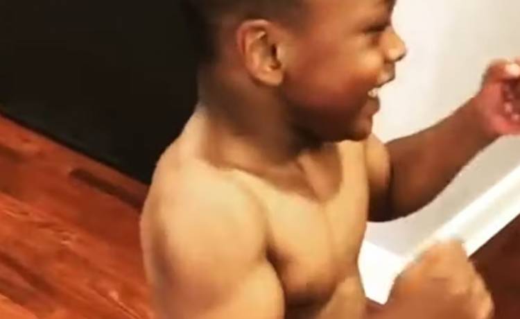 "Mały Herkules". Kilka lat, mięśnie jak u kulturysty [WIDEO]