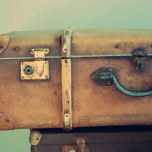 Otworzyli walizki kupione na licytacji. Były w nich szczątki dzieci