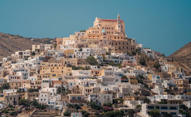 Darmowe wakacje w Grecji? Na Syros zamieszkasz za opiekę nad kotami, fot. Shutterstock