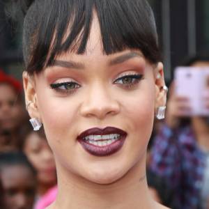 Kontrowersyjne zdjęcia ciężarnej Rihanny. Fani są oburzeni [FOTO]