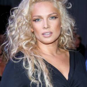 Joanna Liszowska w basenie. Fani: Niczym Sabrina z klipu "Boys"                         