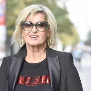 Ewa Kasprzyk stanęła przed obiektywem razem z córką! Bardziej kobieco być nie może? [FOTO]