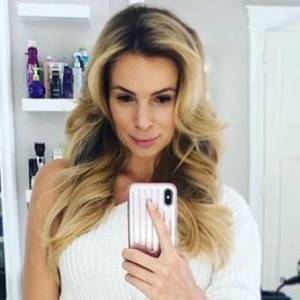 Izabela Janachowska pochwaliła się sporym brzuszkiem: "Z przodu jakby nigdy nic, ale z boku"                                 