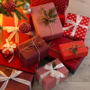 Będziemy oszczędni, czy rozrzutni? Ile wydamy na prezenty świąteczne? Sondaże wskazują, że... 