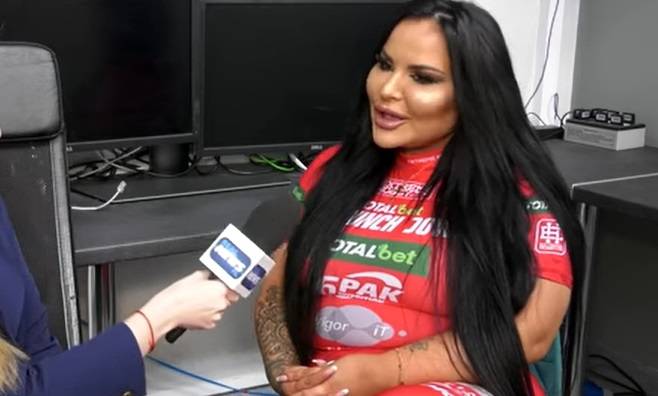 Esmeralda Godlewska zupełnie nago. Zapowiada, że schudnie w dwa miesiące