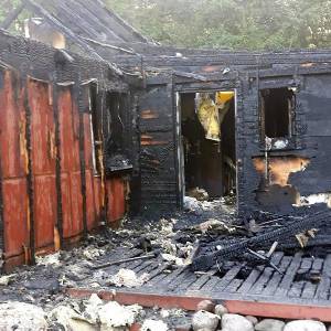 Dom wyremontowany przez ekipę Katarzyny Dowbor stanął w płomieniach! Na miejscu zmarł pupil rodziny