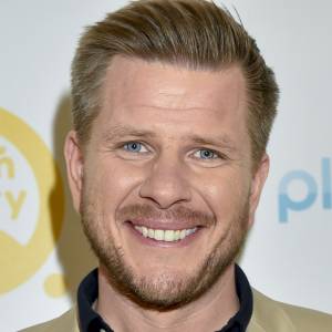 Filip Chajzer w komunijnym stroju. Jego wygląd zaskakuje [FOTO]