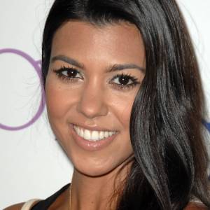 Kourtney Kardashian zaliczyła wpadkę?! Stylizacja nie okiełznała jej wdzięków